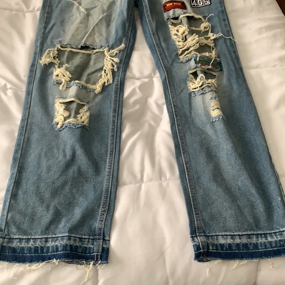 Distressed denim low rise jeans with patch detail - Picture 3 of 5